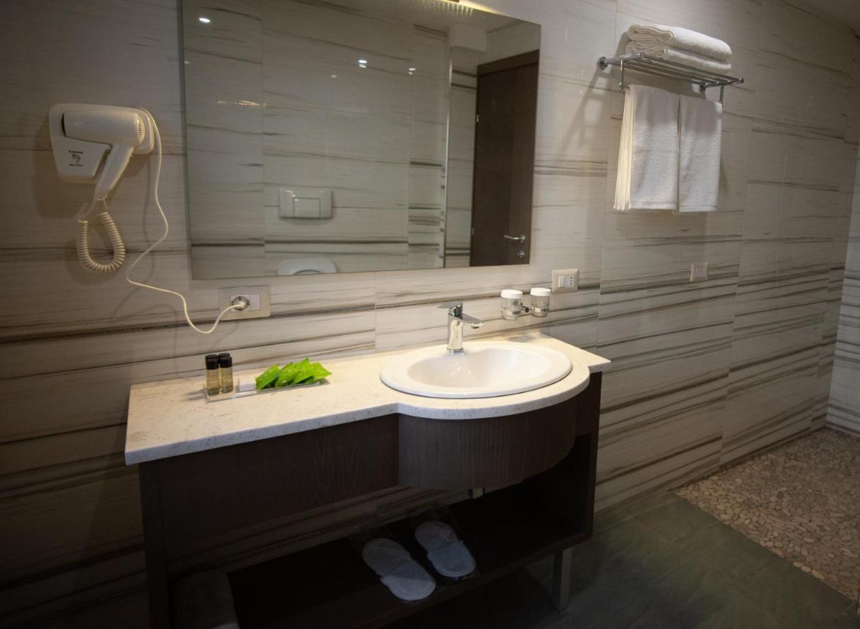 Agsel Hotel & Spa 티라나 외부 사진